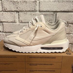 Nike Women's AirMax Dawn